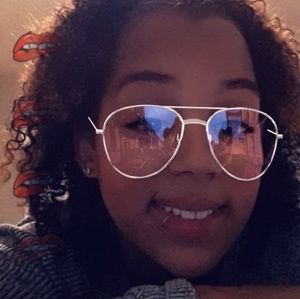 Meet your Posher, Tiara